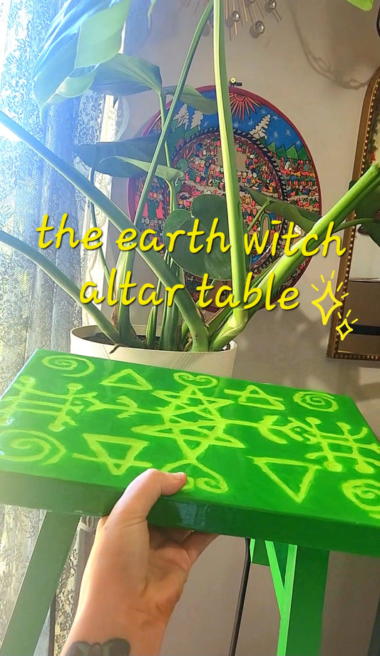 The earth witch altar table โจ๏ธโค๏ธ
