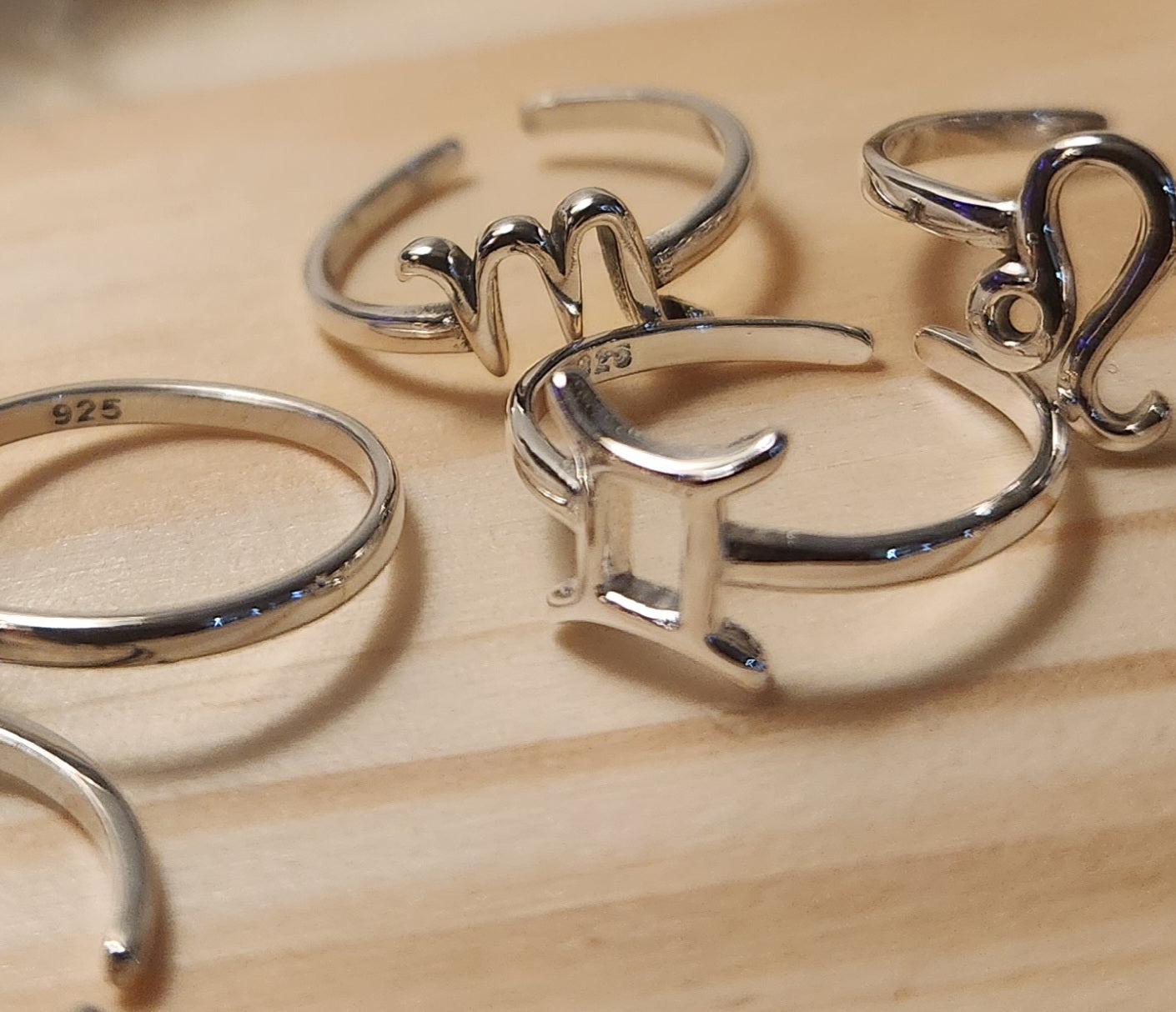 Zodiac toe rings